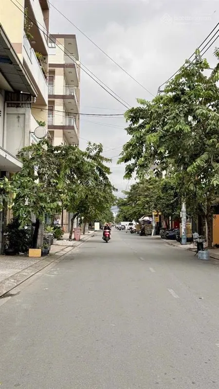Gấp gấp!! chủ nhiệt tổng giảm 1tỷ3 còn 7tỷ2 1/ hương lộ 2 nhà ngang 8m x 11m vuông a4