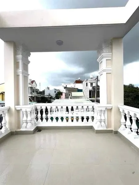 Bán nhà mặt tiền lê văn việt 3 tầng, 3pn, 4wc nhỉnh 8 tỷ (tl)