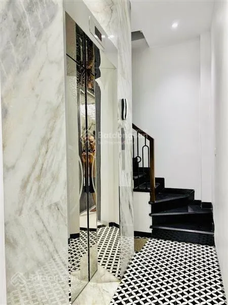 Nhà xây mới thái thịnh, 6 tầng thang máy 45m2 nhỉnh 9 tỷ 3 thoáng ô tô cách nhà 30m.