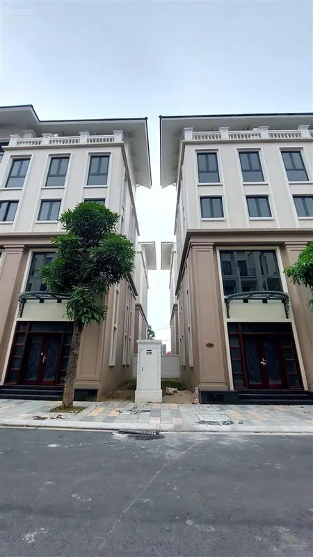 Cần tiền bán gấp căn xẻ khe thời đại 90m2, gần tòa văn phòng, công viên bể bơi, chung cư masteri
