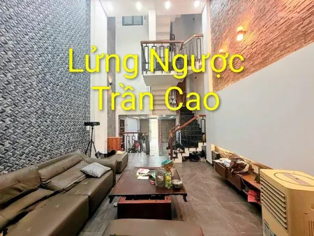 Một căn nhà 4 tầng nội thất gỗ, 4 pn khép kín, xe hơi ngủ trong nhà