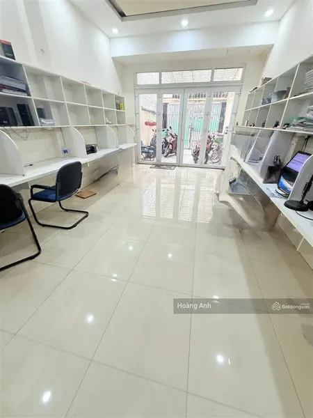 Hẻm xe hơi diện tích lên đến 84m2 các phòng đều thoáng mát.ban gấp giảm từ 9t5 xuống còn 8t5