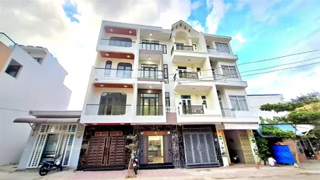 Bán nhà 4 tầng 2 mặt tiền đường gần biển gần bến du thuyền