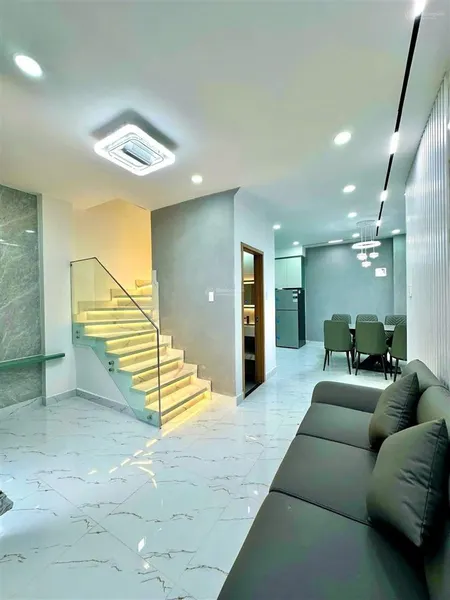 Nhà xinh giá yêu thương ! chỉ 3tỷ650/m2 sở hữu ngay nhà nguyễn văn nguyễn quận 1