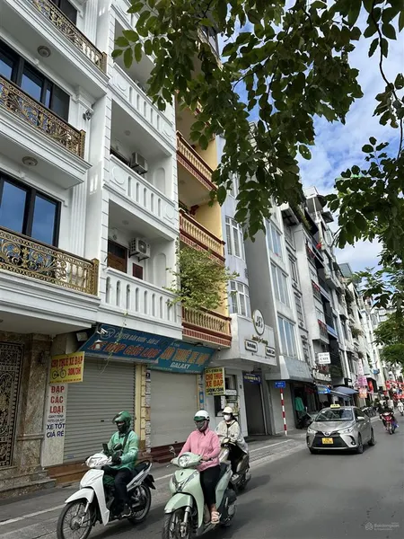 Bán nhà mặt phố trích sài, 65 tỷ, 85m2 7 tầng thang máy view toàn hồ tây đẹp.