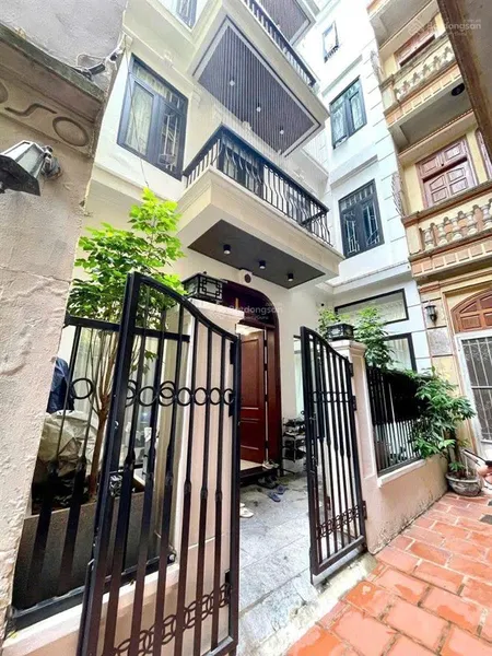 Nhà mặt ngõ thịnh quang ngõ thông ô tô qua nhà 5 tầng, nội thất xịn vườn nướng bbq 18 tỷ