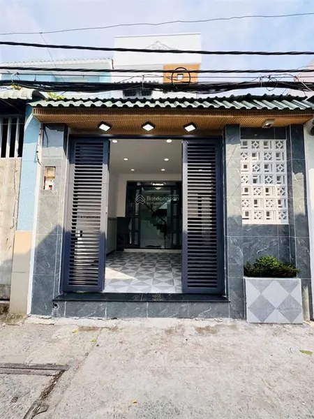 Bán nhà sổ hồng riêng mặt tiền hẻm có sân để xe phòng ở tầng trệt nhà bè
