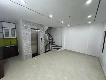 6,48 tỷ cực hiếm nhà 30.2m2 6 tầng thang máy lô góc cực thoáng ô tô đỗ cửa