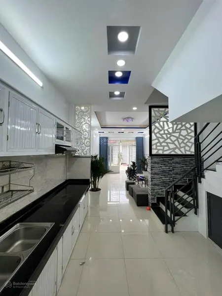 Cần bán nhà đường số 11, ngay aeon tân phú