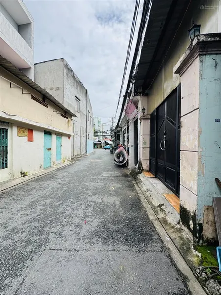 Bán dãy trọ ngay phạm văn bạch 239m2 ngang 8.5m tiện xây chdv hẻm xe tải cạnh mặt tiền