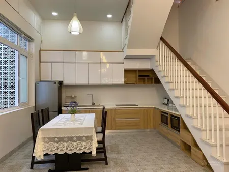 Bán nhà 3 tầng hẻm lý thánh tôn ngay tttp gần biển, tiện ích xung quanh đầy đủ.