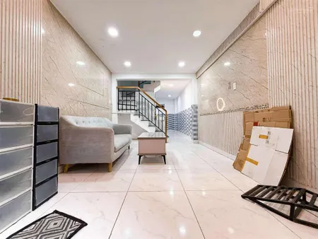 Bán nhà 3 tầng ngay ngã tư hàng xanh đường xô viết nghệ tĩnh p25 bình thạnh, 4 phòng ngủ mới ở ngay
