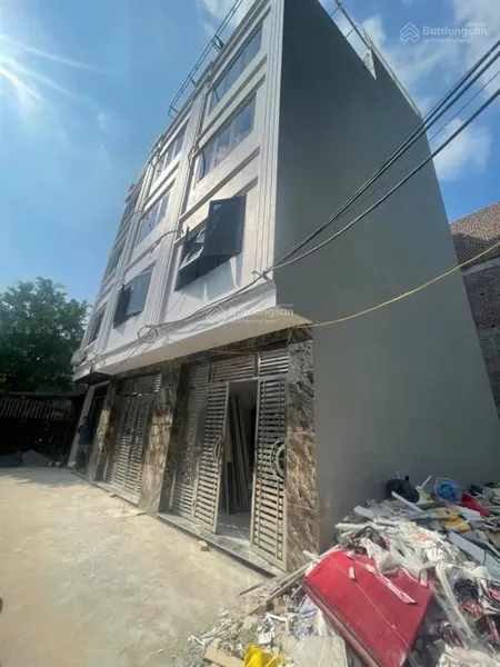 Nhà mới ở ngay cầu diễn 32m2 6 tầng ngõ nông rộng