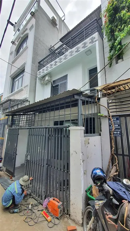 Nhà riêng chính chủ 5pn+3wc (đất 120m2, diện tích thực tế 130m2) tại hẻm 994/ huỳnh tấn phát, q7