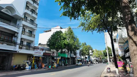 Bán căn nhà hẻm hoàng diệu đối diện trường vĩnh nguyên ngang 7.5m cách bãi tắm 450m dưới 7 tỷ