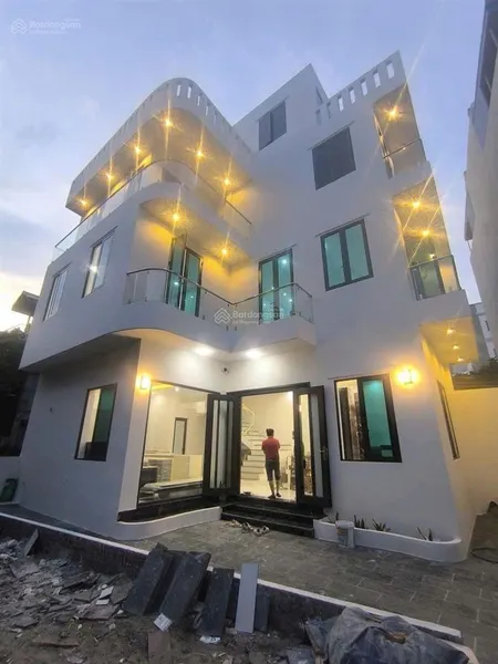 Biệt thự dân xây thượng thanhlý sơn90mmt10m,4 ngủ ,phun nội thất,gần ô tô tránh, 0867 910 ***