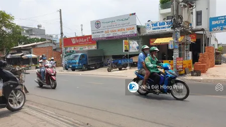 Bán gấp nhà 6.5m x 40m, mặt tiền phan văn hớn, gần chợ bà điểm hóc môn