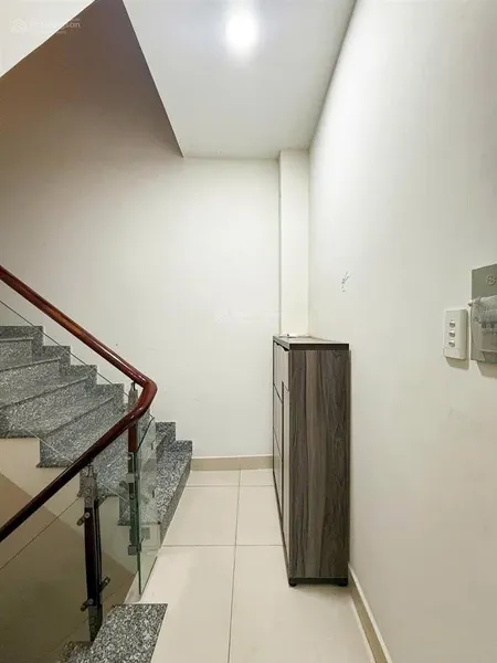 Nhà 4 tầng kiên cố 33m 2pn master 3wc + sân thượng ,hẻm 1 sẹc sát mặt tiền ,phan văn trị