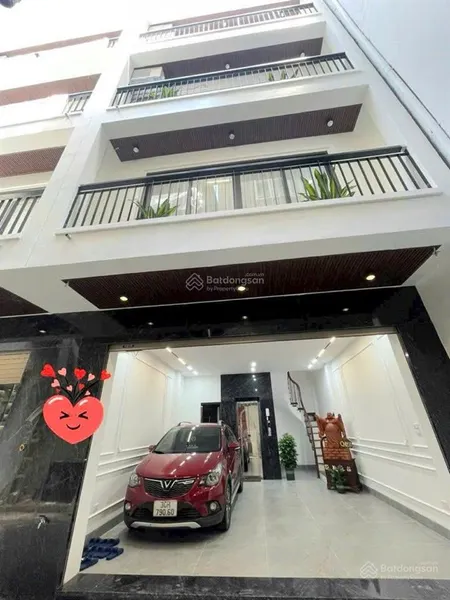 Bán nhà nguyễn văn cừ, gara ô tô, thang máy long lanh, tặng nội thất chất, gần phố, giá tốt
