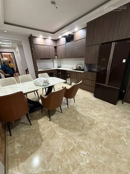 Hoàng mai 6 tầng thang máy 5m ra oto tránh kinh doanh văn phòng 5 phút ra hồ đền lừ
