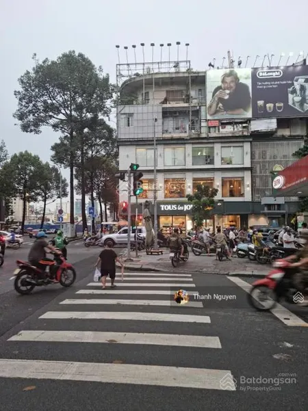 Rẻ quá ! bán tòa nhà ngay khách sạn pullman, mt trần hưng đạo, q1. 5x18m 4 tầnghđt 80tr gía 30 tỷ