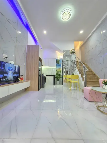 Nhà đẹp q4 sát mặt tiền 30m2 2 lầu chỉ 3 tỷ nhỉnh