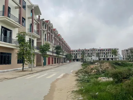 Bán nhà xây thô 3.5 tầng diện tích đất 76.5m. Dãy lk4 nhìn hồ. Dự án vạn phúc vạn an. Phường kinh bắc bắc ninh