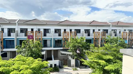 Nhà liên kế mới, đã có sổ hồng, giá chỉ 3,2 tỷ