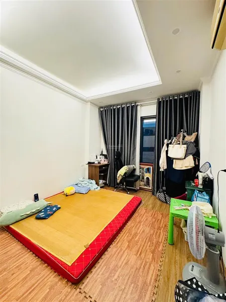 Bán nhà ngay đầu ngọc thuỵ,lb 42m 5tầng mới đẹp,gần ngay mipec long biên chỉ loanh quanh 8tỷ