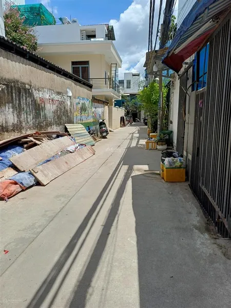 Nhà 4 tầng hxh hơn 4m thẳng 1 trục chỉ 20m ra bùi văn ba q7 có dòng tiền 20tr/th chỉ 5,3 t,ỷ