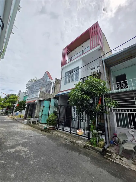 Nhà 2 lầu 3,8 tỷ gần chợ 434 p. bình hoà tp. thuận an