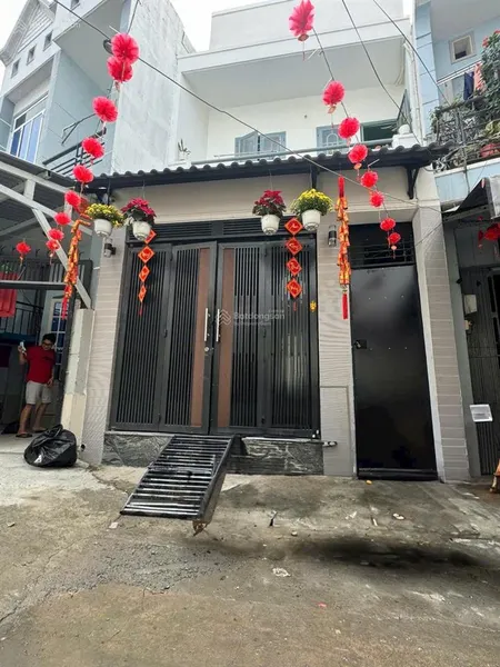 Nhỉnh 5 tỷ nhà 2 tầng hẻm 4m thông htp bùi văn ba