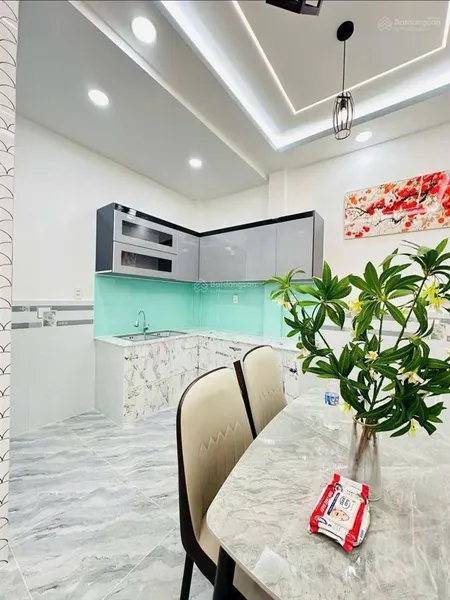 Bán căn nhà liền kề đh nguyễn tất thành dt 40m2 sổ sẵn hoàn công di chuyển qua thủ đức chỉ 3km.