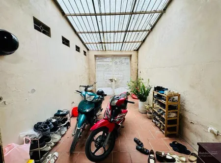 Cần bán nhà khu bách khoa, kinh tế. dt 80m2 phân lô ô tô đỗ cửa. giá 19,4 tỷ.