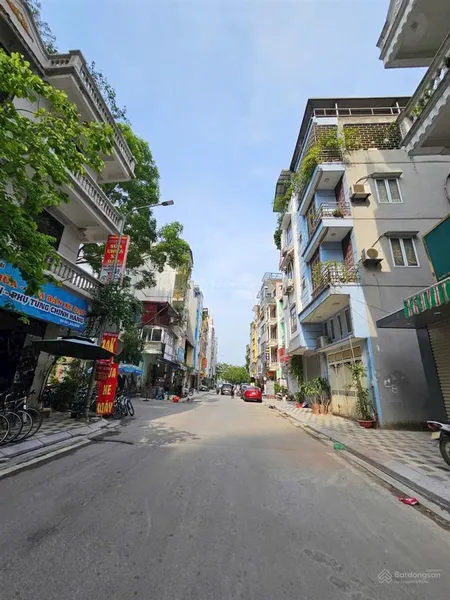 Bán nhà phân lô hoàng quốc việt đường ô tô tránh nhau, có vỉa hè rộng 60m2, 5 tầng giá 17.5 tỷ