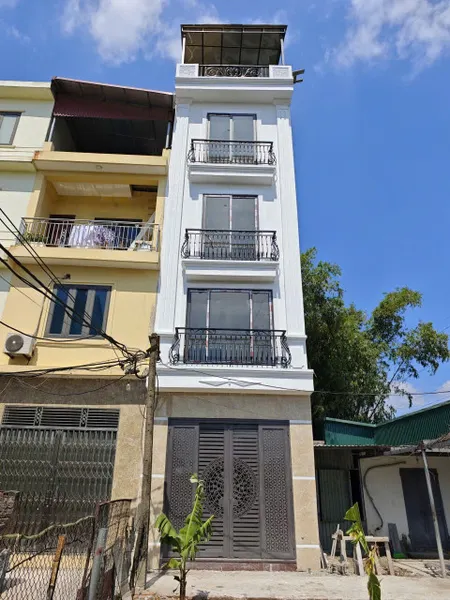 Chính chủ bán nhà 31m2 mới xây 5 tầng hiện đại. 
Đối diện trung tâm văn hóa phường Yên Sở, trạm y tế phường Yên Sở mới. 
Sau UBND xã Tứ Hiệp cũ. Đường to rộng k ngõ ngách giá thu về 5,x tỷ