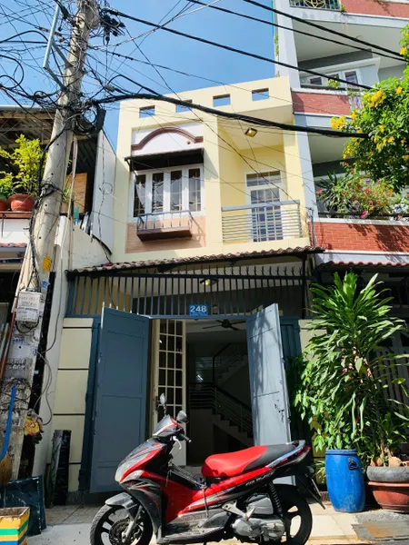 Cho thuê nhà mặt phố ngay khu Độc Lập, Tân Phú . 2 tầng ,nhà mới, còn thơm mùi sơn, tặng 1 máy lạnh, 12.5tr/tháng