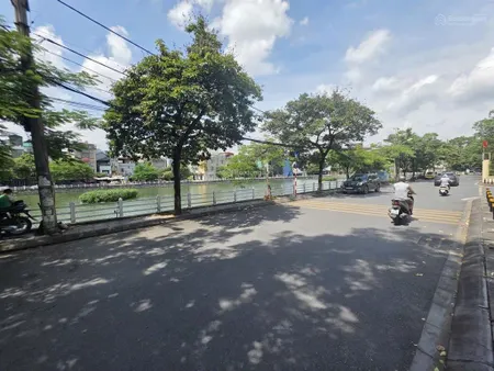 Bán đất mặt hồ bồ đề,100m,mt 6m, kinh doanh ,ở sướng,chỉ 21xty