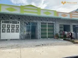 Dãy trọ 5x30m, có kiot và 4 phòng cho thuê kín, thu nhập ~10tr/tháng. Giá 1 TỶ 320, sổ hồng riêng, vị trí đắc địa. Chủ cần tiền lo công việc gia đình nên bán nhanh.