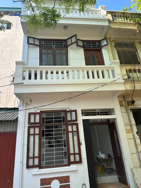 Cho thuê nhà nguyên căn ngõ 147 Tân Mai, 35m² x 3 tầng, gồm 3 phòng ngủ, 2 vệ sinh. 9 triệu