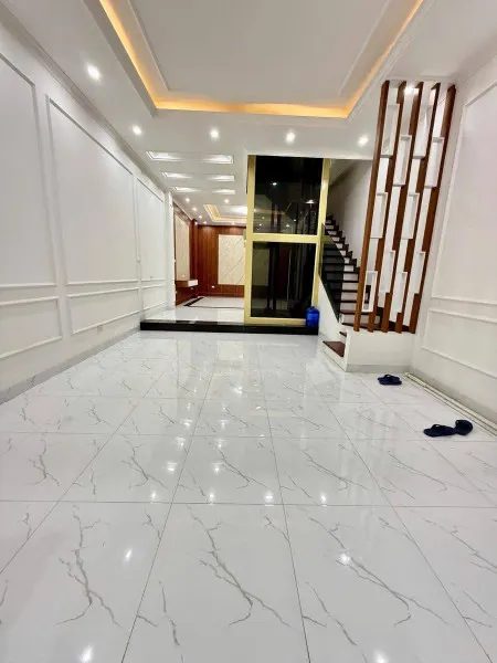 18,8 tỷ. Nhà mặt phố Tô Vĩnh Diện, 45m*4MT*5 tầng; kinh doanh lý tưởng