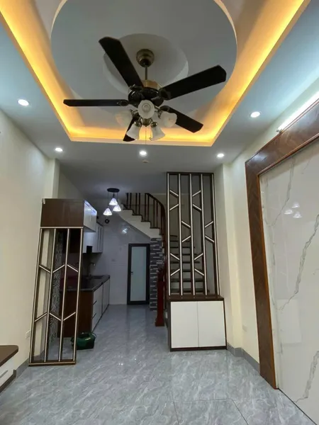 Cho thuê nhà ngõ 188  Nam Dư, 32m² x 5 tầng, gồm 3 PN, 4 vệ sinh, 11 Triệu
