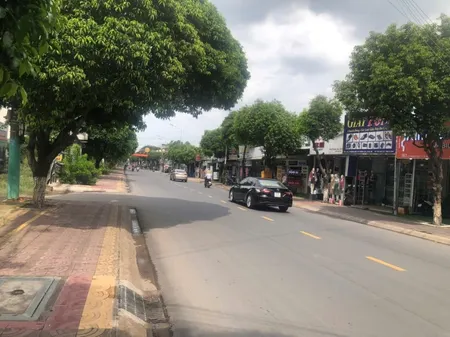 NHÀ MẶT TIỀN ĐƯỜNG LÝ THƯỜNG KIỆT, TRUNG TÂM DĨ AN - ĐANG KINH DOANH BUÔN BÁN SẦM UẤT - THỔ CƯ  - CHÀO 70 TRIỆU/M2.