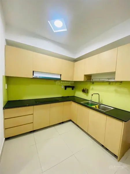 Bán căn hộ oriental plaza, 83m2 view đẹp thoáng có sổ hồng.