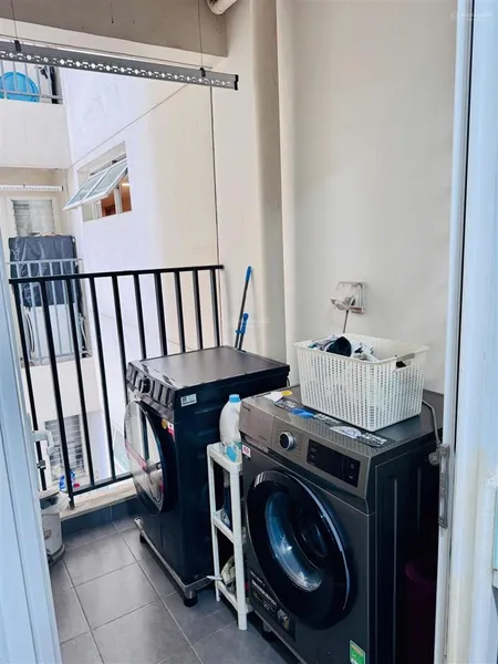 Bán gấp căn hộ 2pn vista verde lầu cao thoáng có sẵn nội thất 0978 865 ***