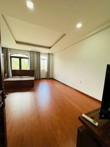 BDS HVL [NC] TRỤC D 20m LAKEVIEW Q2 1T3L 5PN TIỆN LÀM CÔNG TY