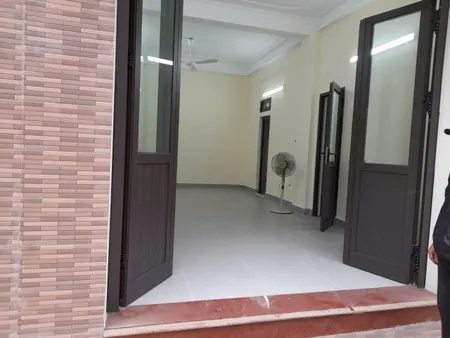 Cho thuê MBKD ô tô Hoàng Đạo Thành, 32m2 x 1 tầng, 7 Triệu Spa, Thuốc, VP phẩm
