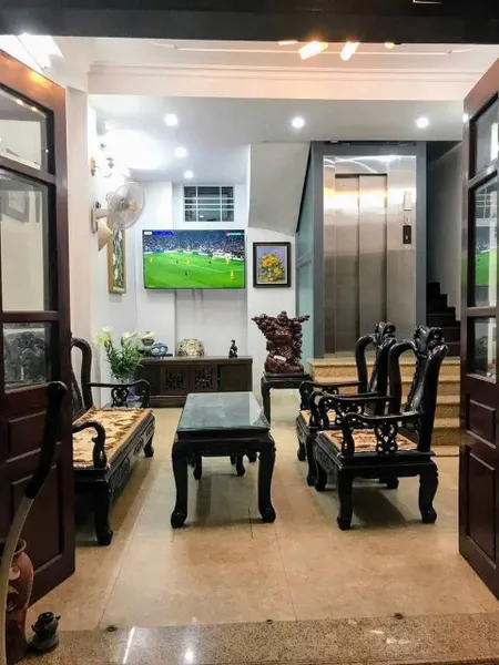 Bán Nhà! Cầu Giấy,20m ra Phố,Thang Máy,DT: 41m2 x 6Tầng,MT: 4.4m,Gía: 14.6 tỷ Cầu Giấy