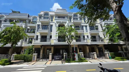 Chính chủ bán nhà phố The Classia, Đường Võ Chí công. Khu dân cư cao cấp.