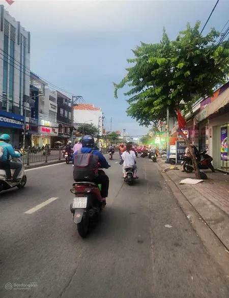 Bán nhà mặt tiền kinh doanh ngay sát chợ phú lâm dt 200m2 sổ nở hậu tài lọc nhỉnh 14 tỷ